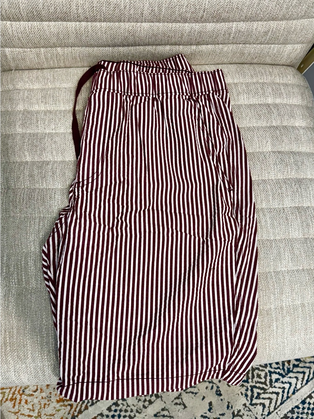 Men’s Uniqlo Burgundy and White Drawstring Shorts, Medium